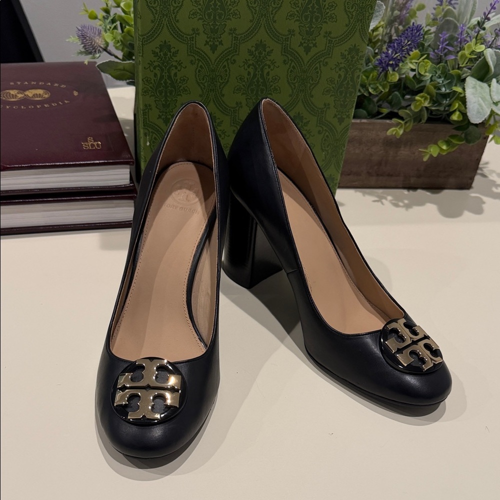 Tory Burch Janey Black Leather Block Heel Pumps - Picture 5 of 12